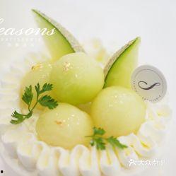 小狗吃蜜瓜蛋糕好吗,健康美味两不误?