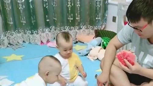 小孩恶搞老爸吃瓜,小孩的创意恶作剧