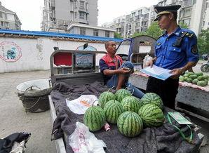 城管执法吃瓜,吃瓜群众见证执法公正