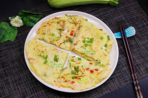 云南小瓜煎着吃,小瓜煎制，香脆可口，尽享地方风味