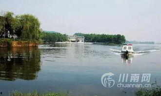 玉龙湖吃瓜,瓜香四溢，夏日盛宴尽享