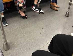 地铁吃瓜事件,一场引发全民热议的公共道德风波