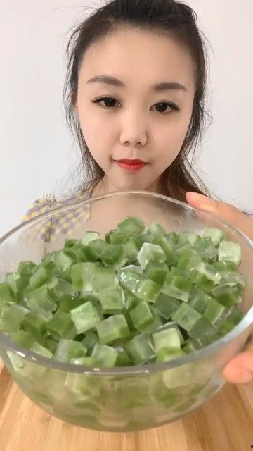 吃哈密瓜嘎嘣脆,夏日清凉美食之旅