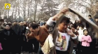 吃瓜群众的大妈,揭秘吃瓜群众的趣味生活